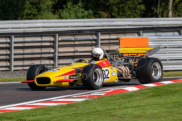 32 Alan Simmonds Lola T142