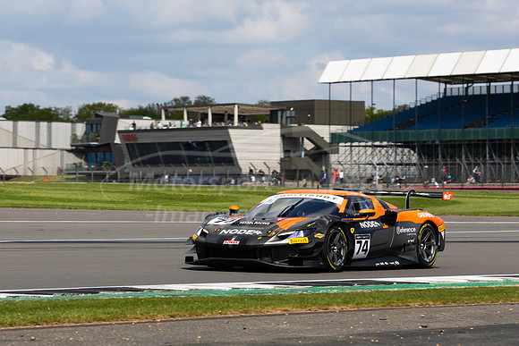 74 Andrew Gilbert / Fran Rueda