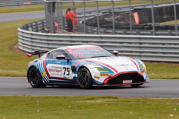 75  Optimum Motorsport - Aston Martin V8 Vantage GT4  Patrik Mat