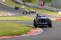 32 Alexander Hewitson / David Pryke