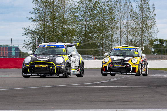 Sam Weller leads from Ronan Pearson