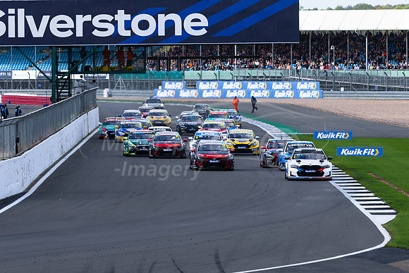 Race 1 start