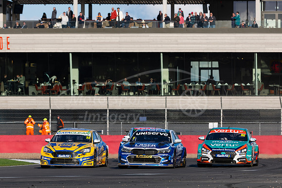 Rowbottom, Hill and Ingram entering the Wellington Straight