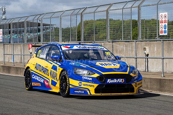 27 Dan Cammish
