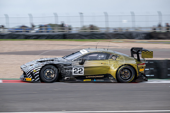 22 Darren Leung / Nick Yelloly
