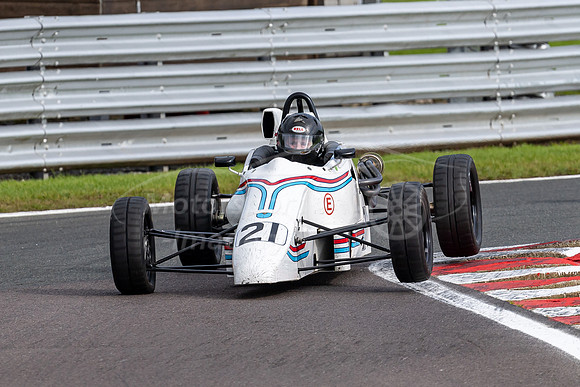 21 Gaius Ghinn Van Diemen RF91