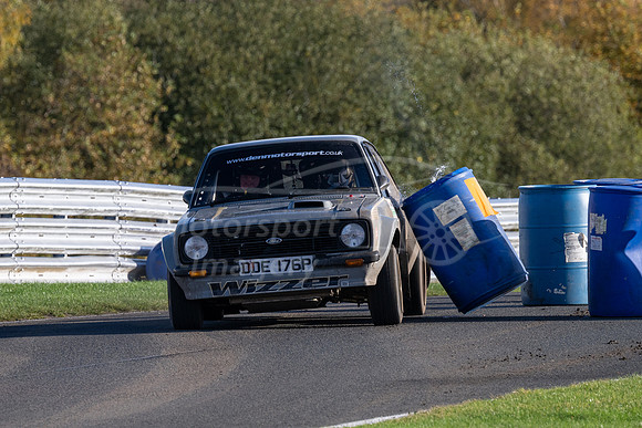 35 Bradley Carroll / Gareth Short - Ford Escort MK2