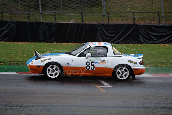 85 Michael Pettit / Lucie Gutteridge - Mazda MX/5