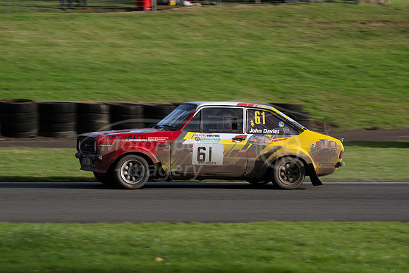61 Dave Willett / John Davies - Ford Escort MK2