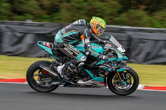 12 Xavi FORES ESP BMW - FHO Racing BMW