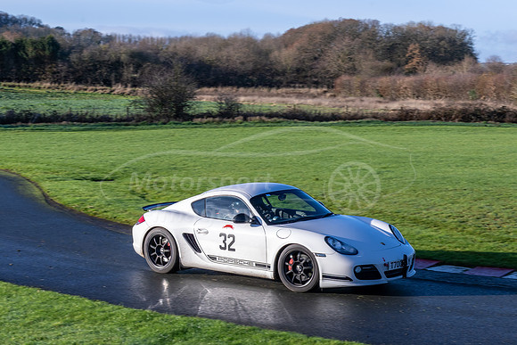 32 David Taylor Porsche Cayman R