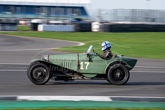 17 Nicholas Topliss