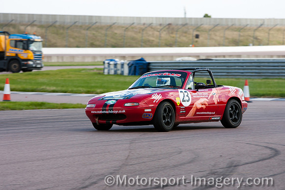 Creative Touch Design Sponsored MX5 at Rockingham