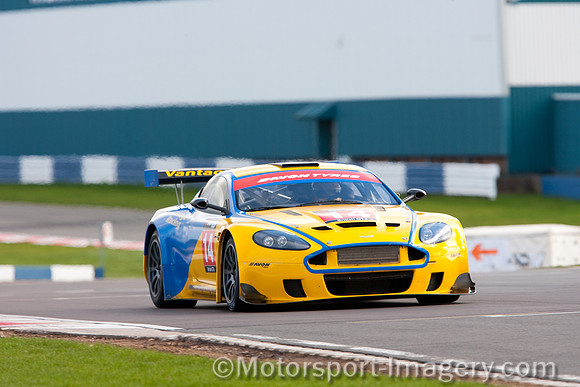 Tom Black, Stuart Hall, Aston Martin DBRS9