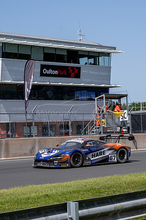 67 Simon Orange / Marcus Clutton