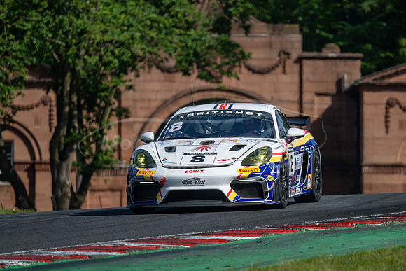 8 Ian Duggan / Tom Bradshaw