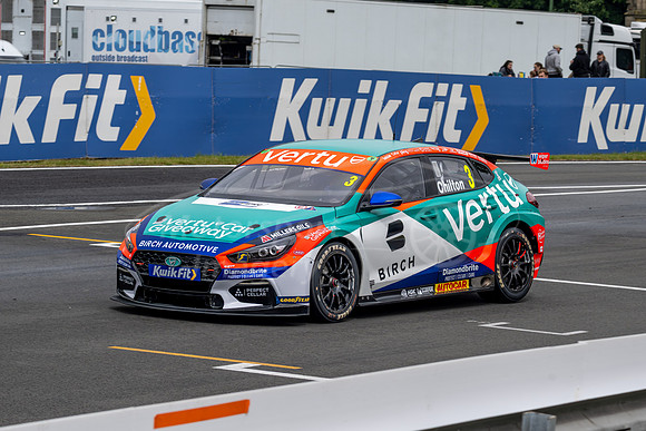 3 Tom CHILTON