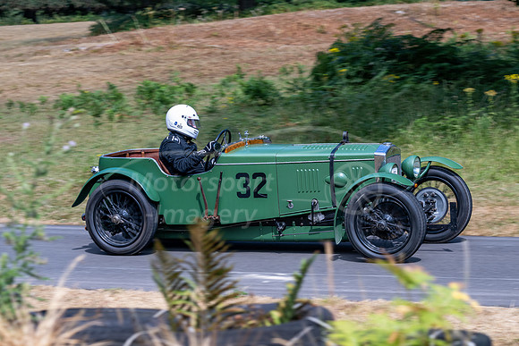 32 Dominic HALL