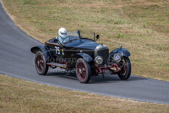75 Erika PILKINGTON