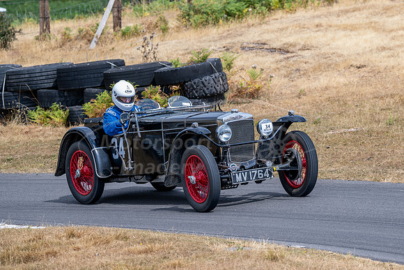 34 Jon GILES