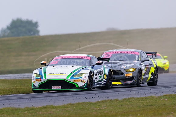 35  Optimum Motorsport - Aston Martin V8 Vantage GT4  Conner O