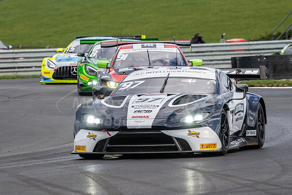 Andrew  Howard and Ross Gunn, Aston Martin Vantage AMR, Beechdea
