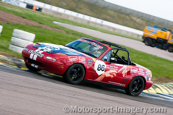 Creative Touch Design Sponsored MX5 at Rockingham