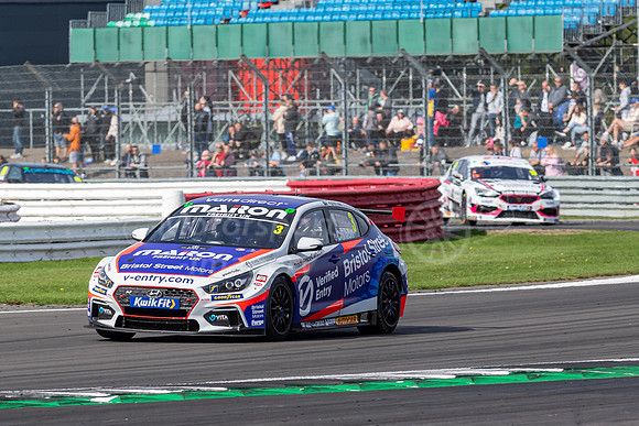 3 Tom CHILTON, Bristol Street Motors with EXCELR8 TradePriceCars Hyundai