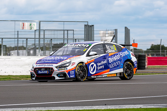 3 Tom Chilton Bristol Street Motors with EXCELR8 TradePriceCars.com  Hyundai