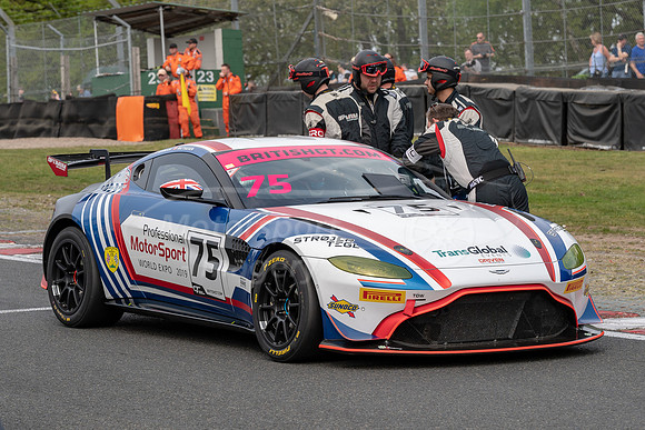 Optimum Motorsport - Aston Martin V8 Vantage GT4, Mike Robinson