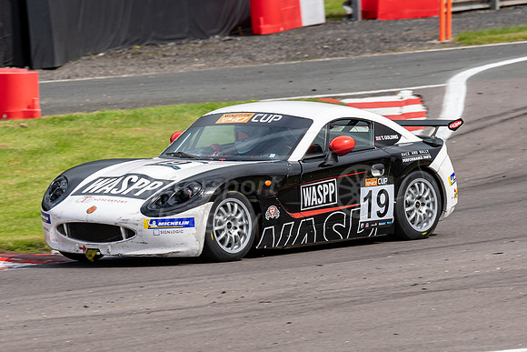 19 Tom Golding