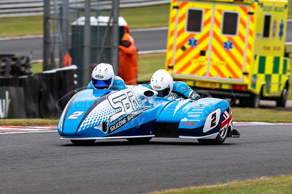 2 J.HOLDEN / PITT Adolf RS Yamaha - Silicone Engineering / Barnes Raci