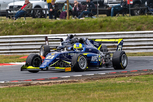 23 Bryce ARON