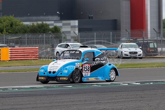 158 RAW Motorsport / LiveStrata