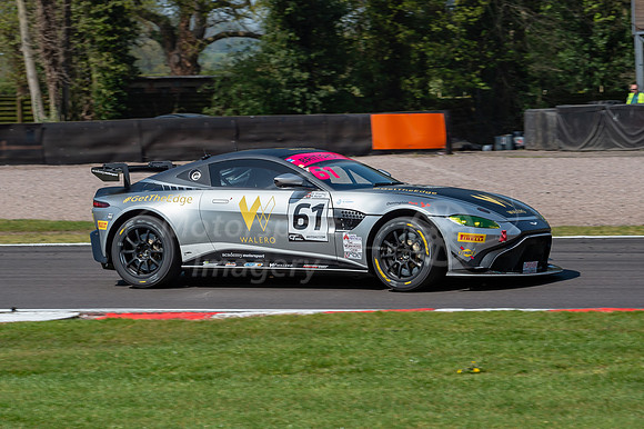 61  Academy Motorsport - Aston Martin V8 Vantag