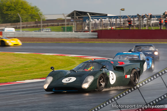 Andy Wolfe/Rob Hall  Lola T70 Mk3b,