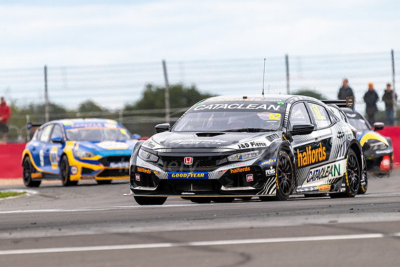 52 Gordon Shedden, Halfords Racing with Cataclean Honda Civic