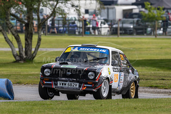 129,  Mark Holmes, Oliver Hunter, Ford Escort 2000,