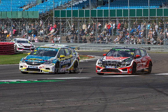 77 Sam OSBORNE in thr Ford Focus chases  97 Ash HAND in the Vauxhall Astra