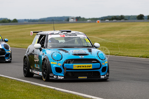 76  Jo POLLEY