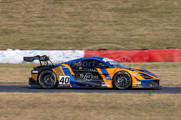 40 Nick Halstead - Jamie Stanley, Fox Motorsport McLaren 720S GT3