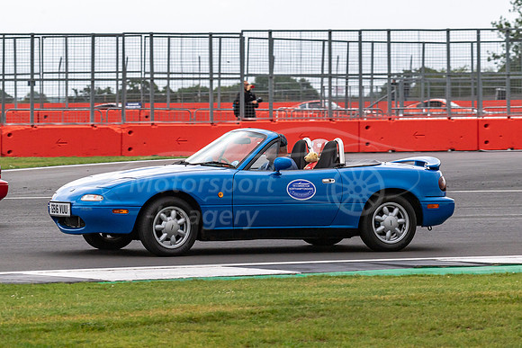 G916Vuu Mazda MX-5