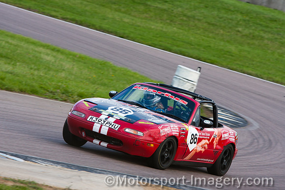 Creative Touch Design Sponsored MX5 at Rockingham