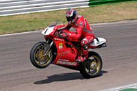 Carl Fogarty riding the Ducati 916