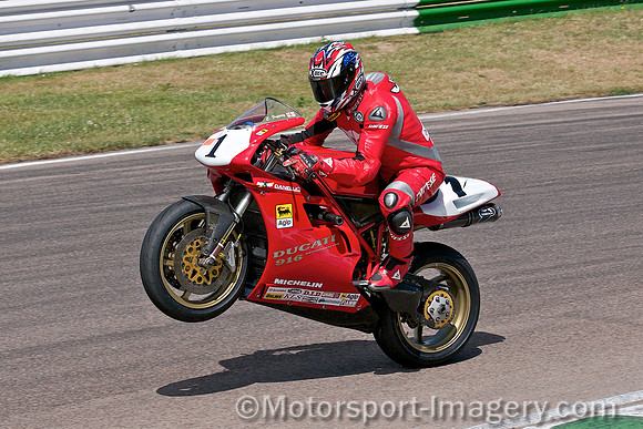 Carl Fogarty riding the Ducati 916