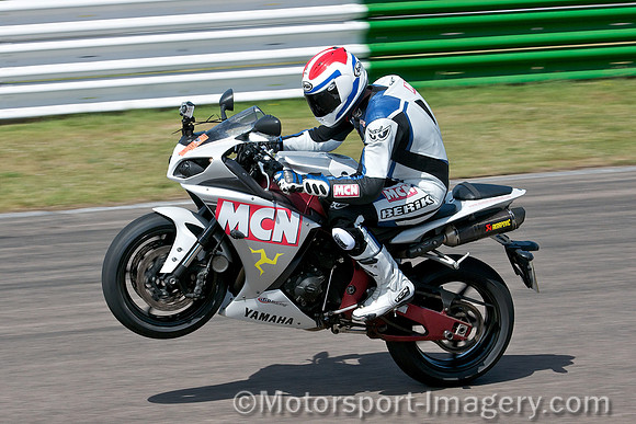 Chris Newbigging of MCN videoing Freddie Spencer