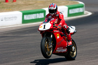 Carl Fogarty on the Ducati 916