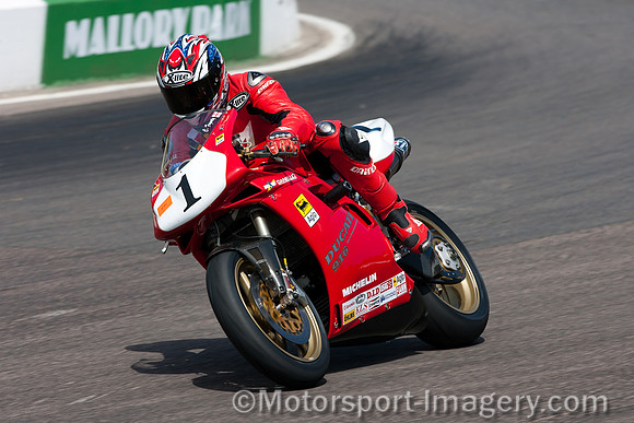 Carl Fogarty on the Ducati 916