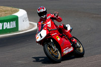 Carl Fogarty on the Ducati 916