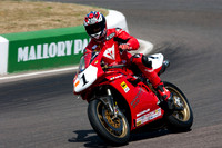 Carl Fogarty on the Ducati 916